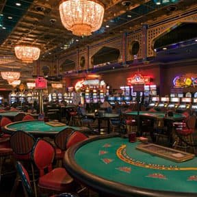 privacy and account safety guidance beside roulette content on apk 2023